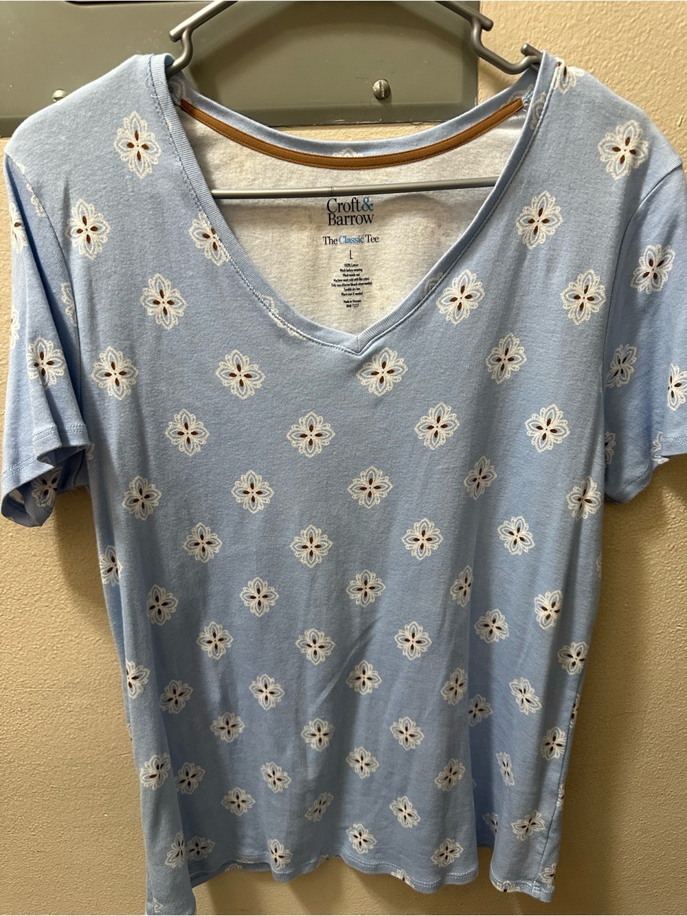 2 croft & barrow Light Blue V-Neck Short Sleeve Tee with White Floral Eyelet